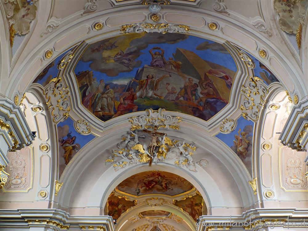 Canzo (Como, Italy) - Arch of the presbytery and vault of the transept of the Basilica of Santo Stefano